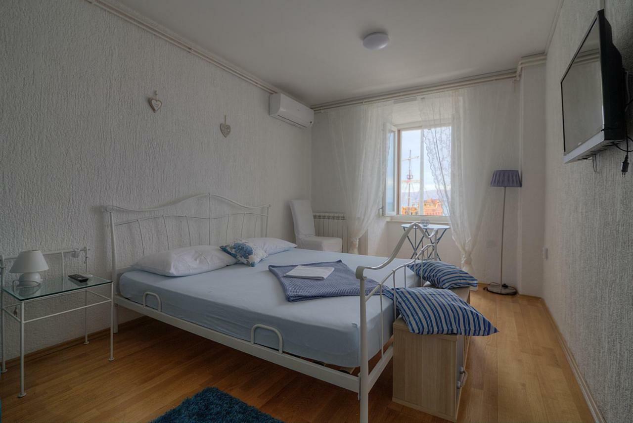 Apartments & Rooms Josephine Senj  Exterior foto