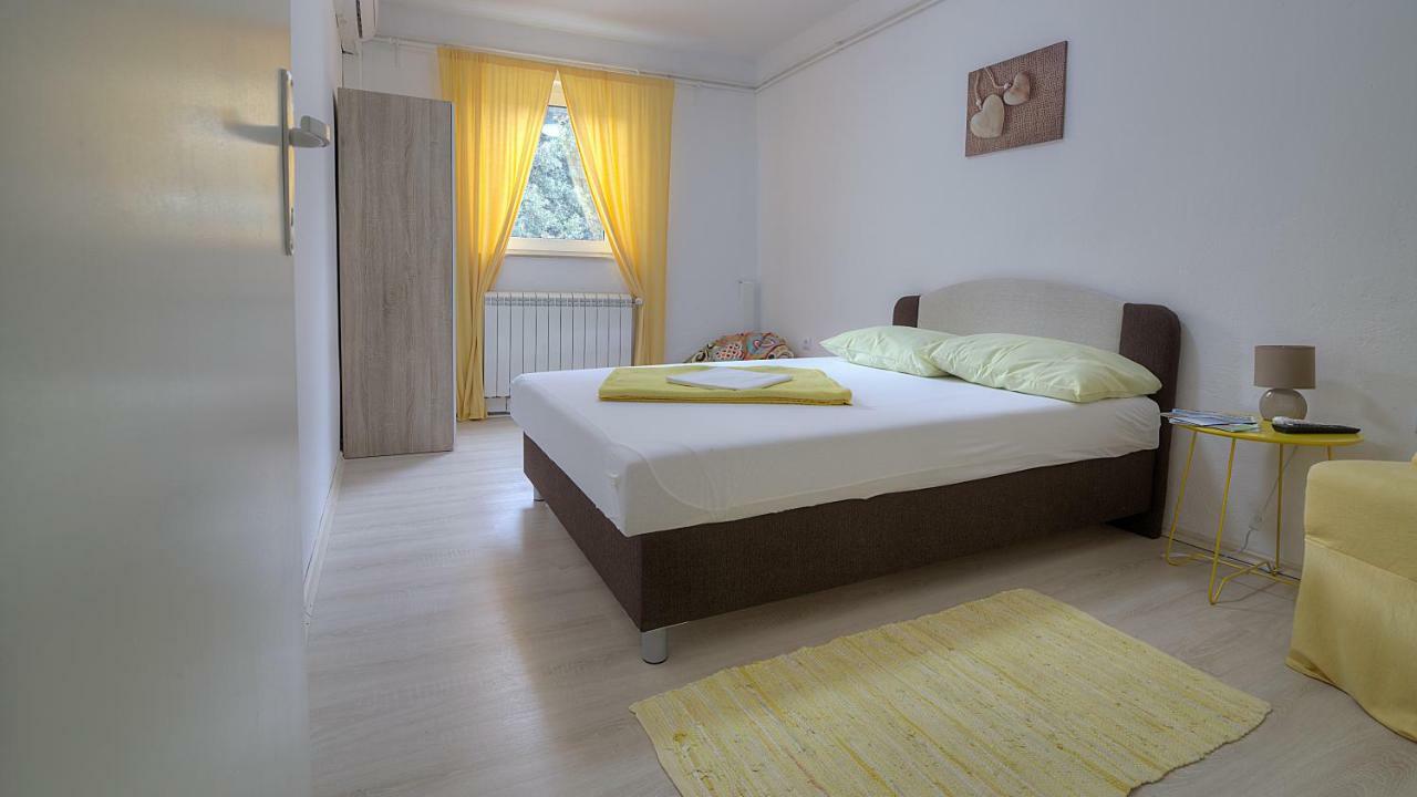 Apartments & Rooms Josephine Senj  Exterior foto