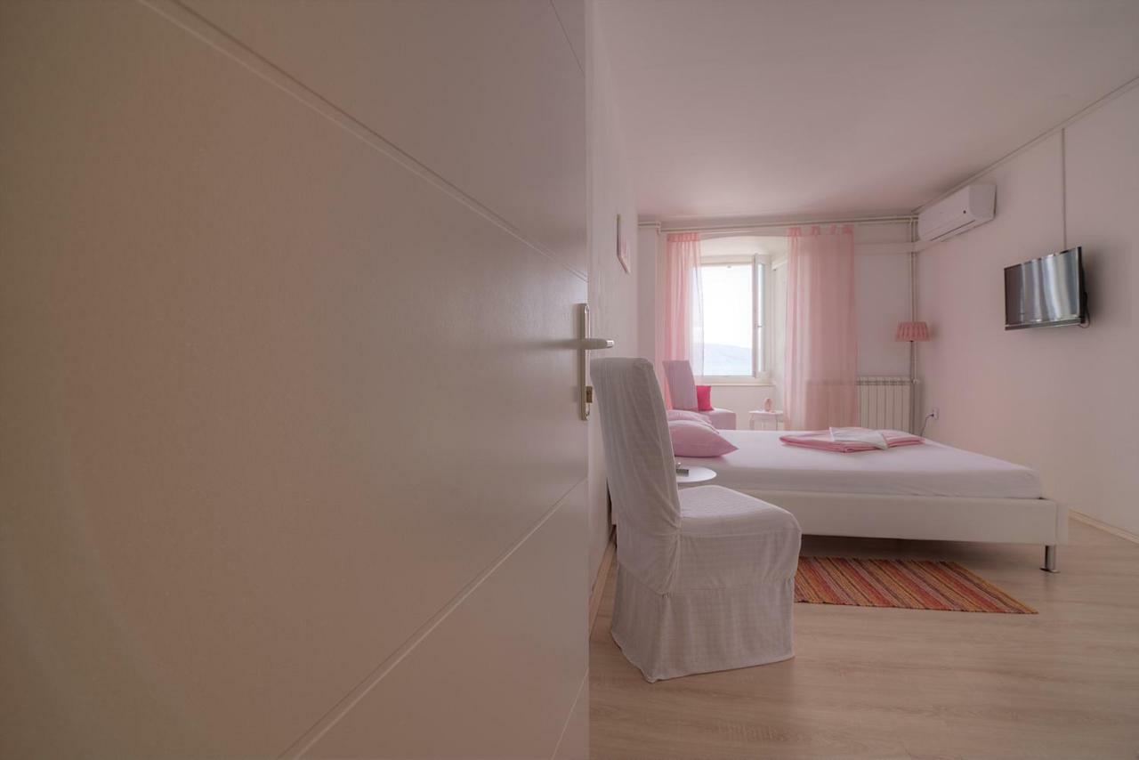 Apartments & Rooms Josephine Senj  Exterior foto