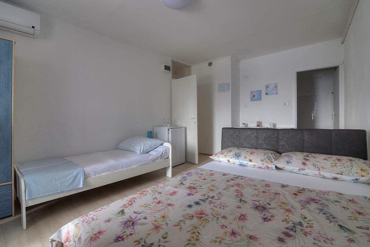 Apartments & Rooms Josephine Senj  Exterior foto